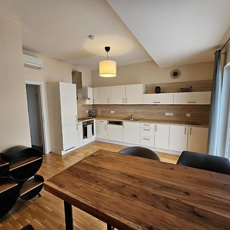 Apartment Leibnitz Im Zentrum Nahe Am Bahnhof Und Der Suedsteirischen Weinstrasse Екстериор снимка