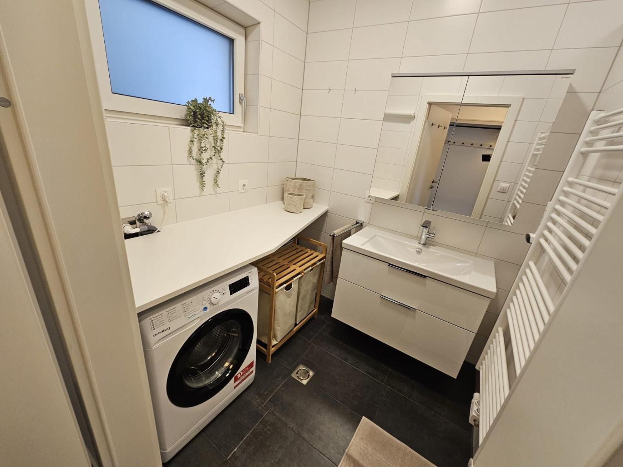 Apartment Leibnitz Im Zentrum Nahe Am Bahnhof Und Der Suedsteirischen Weinstrasse Екстериор снимка
